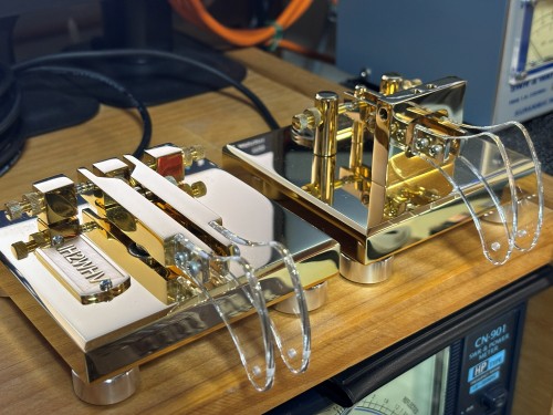 真鍮磨きで丁寧に